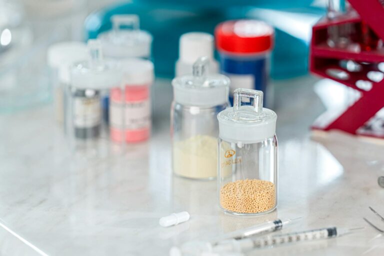 Globuli oder Schüssler Salze: So entscheiden Sie richtig bei Beschwerden Globuli und Schüssler Salze zur Linderung von Beschwerden vergleichen