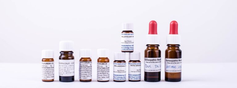Verschiedene homöopathische Arzneien Formen für individuelle Anwendungen erkunden